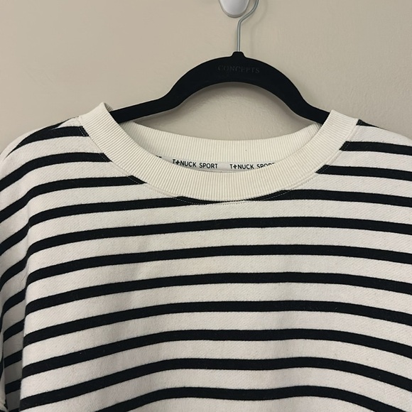 Tuckernuck Striped Natasha Logo Crew Neck Pullover Sweatshirt Sz Medium Sporty - Picture 6 of 9
